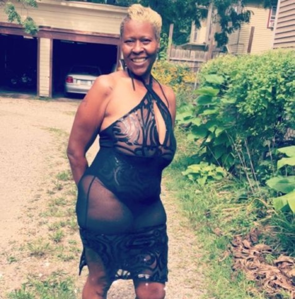 Meet your Posher, Shelia